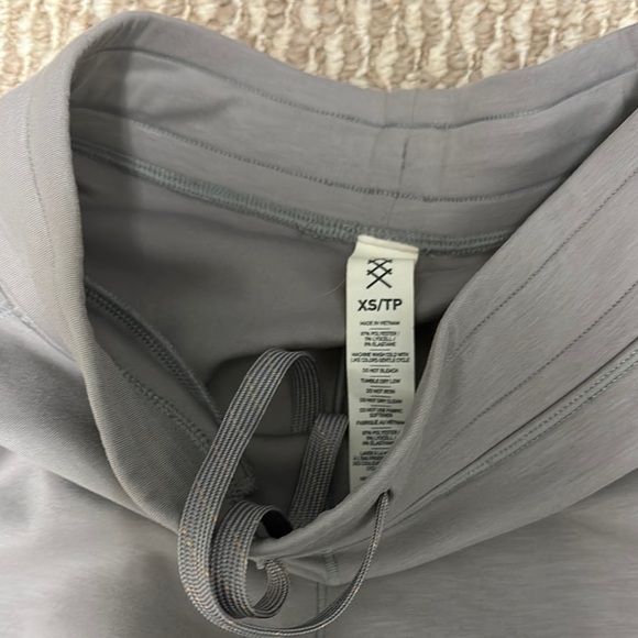 Women’s Rhône DreamGlow Jogger, XS in sand color - Picture 3 of 3